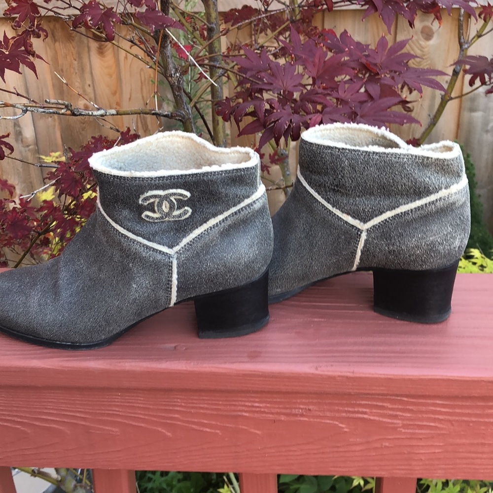CHANEL grey leather ankle boots size 70, heels 1.5” - Picture 2 of 8